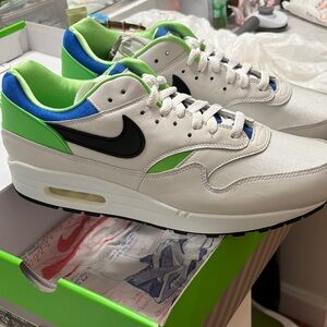 Nike Men's White, Green, and Blue Sneakers